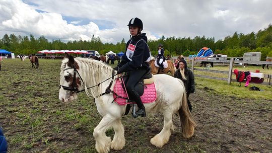 Rodzinna niedziela z końmi - Kanie-Stacja pełna emocji mimo kaprysów pogody 
