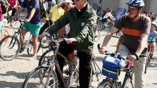 Rodzinny Rajd Rowerowy: Cykliści pojechali na kremówki (zdjęcia)