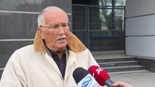 Rodziny ofiar katastrofy smoleńskiej stawiły się w prokuraturze. "Biegli zdołali zbadać 700 elementów samolotu, na 3 znaleziono ślady prochu"