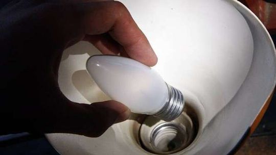 Rodziny z woj. lubelskiego otrzymają energooszczędne oświetlenie. Akcja "Zielone światło"