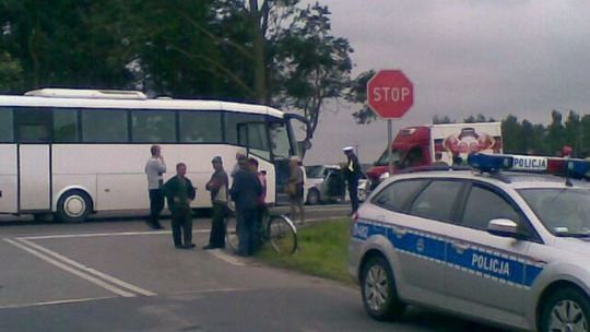 Rogoźnica: Zderzenie autobusu z samochodem (zdjęcia, wideo)