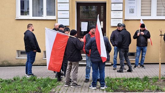 Rolnicy protestują. Dzisiaj odbili się od poselskich drzwi