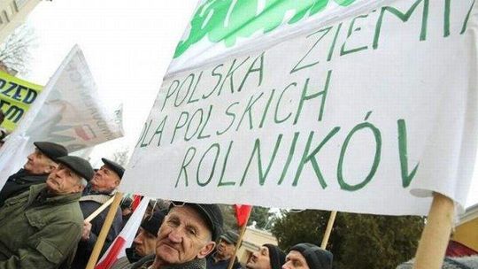 \"Rolnicy utrudniają życie kierowcom. Czy to zgodne z prawem?\" (list Czytelnika)