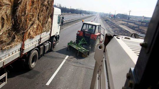 Rolnicy wolą ciągniki z importu od polskich