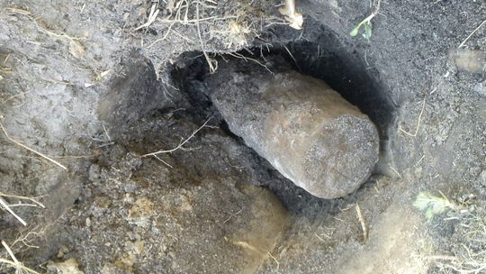 Rolnik wykopał pocisk artyleryjski 