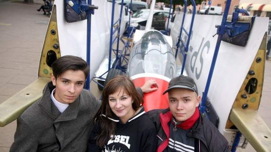 Ronda pilotki i prezentacja szybowców w szkołach