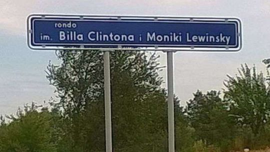 "Rondo im. Billa Clintona i Moniki Lewinsky” w Snopkowie. Tablica już usunięta 