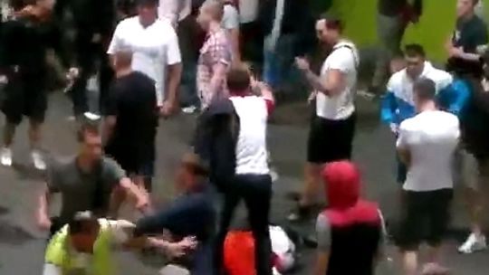 Rosjanie pobili Polaków. Bójka na stadionie we Wrocławiu (wideo)