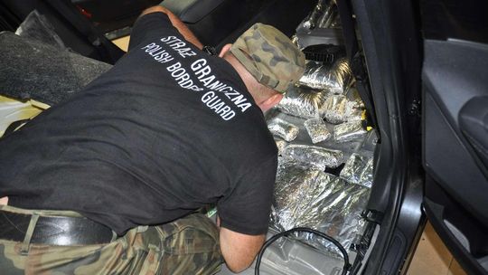 Rosjanie wieźli haszysz wart miliony złotych [wideo, zdjęcia]