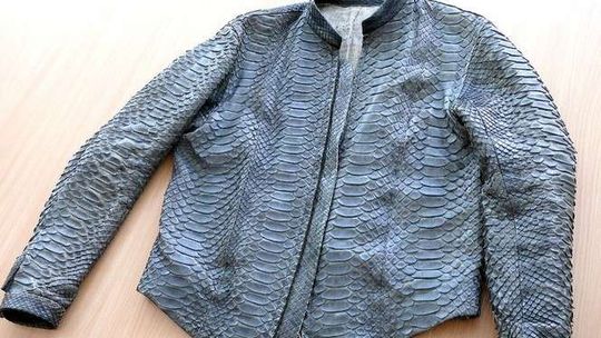 Rosjanin miał kurtkę ze skóry chronionych węży