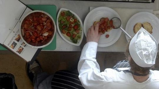 Rosną płace i liczba bezrobotnych