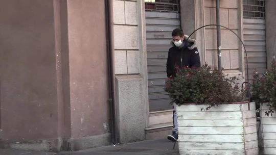 Rośnie liczba przypadków koronowirusa we Włoszech. Ulice miast Lombardii opustoszały