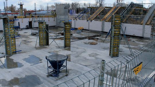 Rośnie nowa hala sportowa w Puławach [zdjęcia]