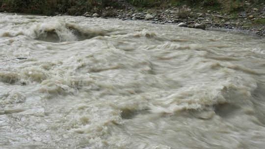 Rośnie poziom wody w rzekach w Lubelskiem. Ostrzeżenie IMGW