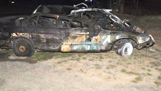 Rossosz: Kierowca bmw dachował. Jego auto spłonęło 