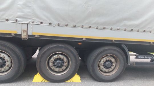 Rosyjska ciężarówka jechała bez tarczy i klocków hamulcowych