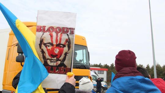 Rosyjskie i białoruskie ciężarówki jadą przez Polskę. Ukraińcy protestują [zdjęcia]