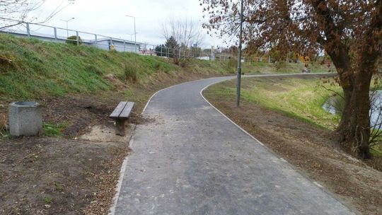 Rowerzyści będą zadowoleni. Ścieżka równa jak stół