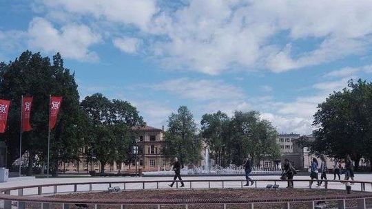 Rowerzyści chcą jeździć po placu Litewskim. Petycja do prezydenta