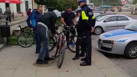 Rowerzyści zderzyli się na ścieżce. Policja szuka świadków