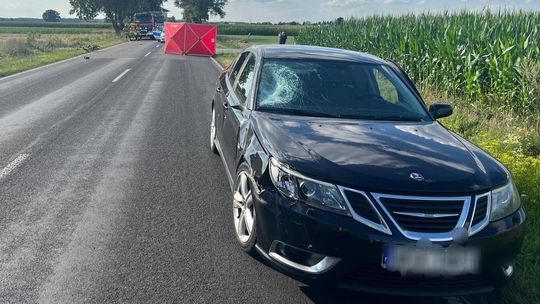 Rowerzysta potrącony przez samochód. Jego życia nie udało się uratować