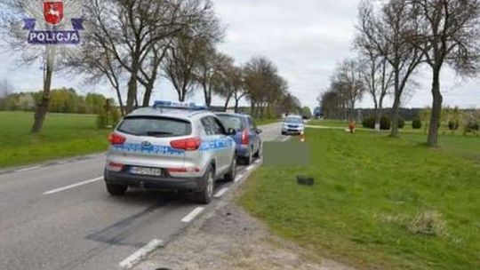 Rowerzysta skręcił wprost pod koła samochodu. Zginął na miejscu