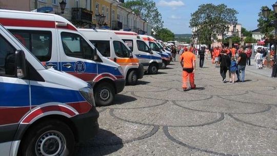 Rowerzysta słabnie, student ma udar. Kto jest najlepszym ratownikiem?