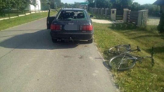 Rowerzysta wjechał w audi, trafił do szpitala