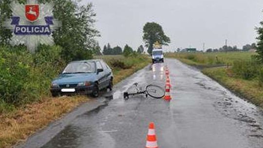 Rowerzysta wjechał wprost pod koła samochodu