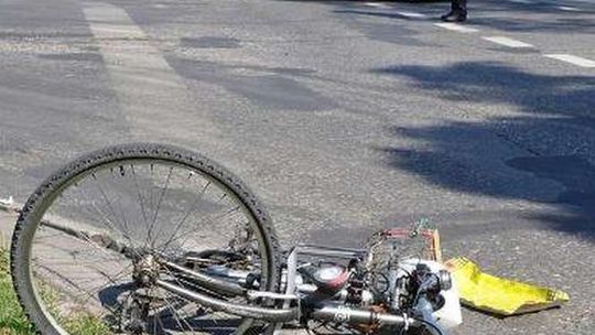 Rowerzysta zlekceważył znak "STOP". Trafił do szpitala