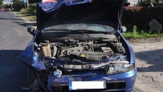 Rozbił kradziony samochód, udawał że nie jest kierowcą