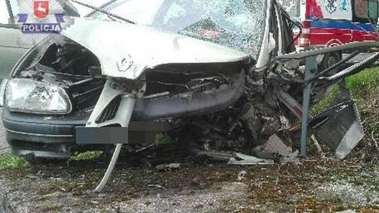 Rozbił samochód na betonowym przepuście. Trafił do szpitala