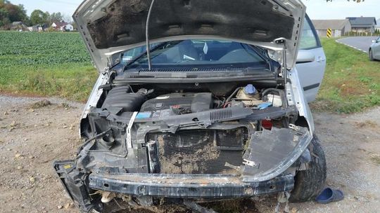 Rozbił się na zakręcie. Był kompletnie pijany