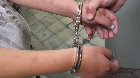 Rozbiła znajomemu butelkę na głowie