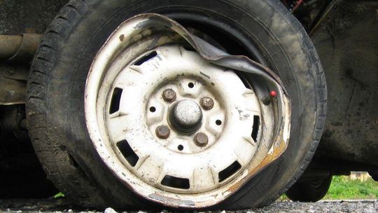 Rozbity służbowy samochód Starostwa Powiatowego w Łęcznej