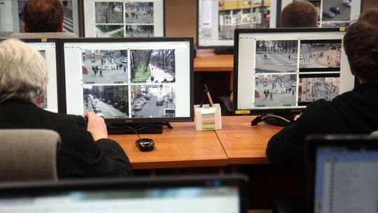 Rozbój przy Krakowskim Przedmieściu. Napastnicy dali się nabrać policjantom