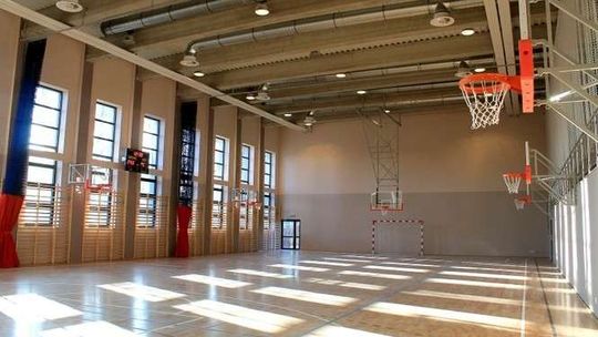 Rozbudowa szkoły w Górze Puławskiej. Hala i sale po feriach