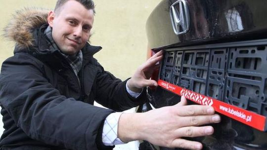 Rozdajemy ramki do tablic \"Lubelskie\". Dziś w Lublinie