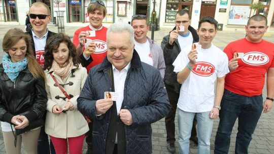 Rozdawali Karty Życia na deptaku