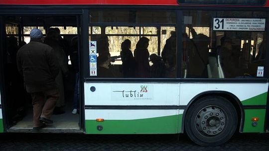 Rozkłady jazdy autobusów w Lublinie okrojone. \"To skandal\"
