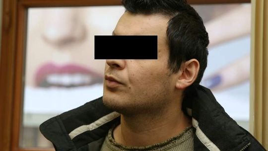 Rozkochiwał i okradał kobiety, wpadł w ich pułapkę. "Tulipan" przed sądem (zdjęcia)