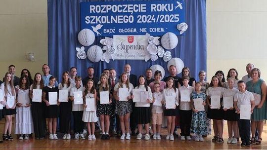 Rozpoczęli rok szkolny i… dostali stypendia od wójta