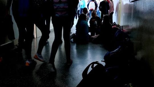 Rozpylił gaz w klasie. Potrzebna była karetka pogotowia, 28 osób poszkodowanych