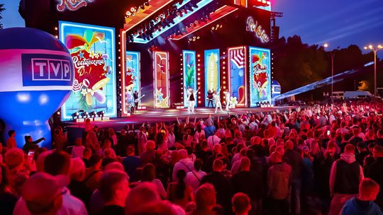 Roztańczona Polska w Zamościu. Koncert TVP2 na Rynku Wielkim i w TVP3