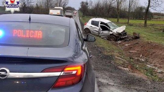 Rudnik Szlachecki: Samochód dachował na DK 19, są ranni