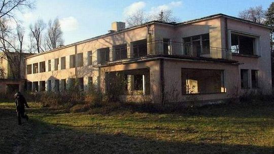 Ruina w środku Lubartowa czeka aż ludzie się dogadają