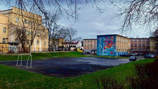 Rusza budowa „Boisk na Piątkę”. Uczniowie z liceum w centrum Lublina będą grać już za pół roku 