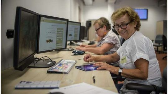 Rusza nabór do projektu "Aktywni on/offline" dla osób po 50. roku życia