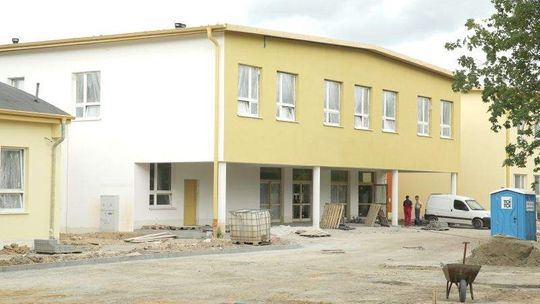 Rusza nowa szkoła w Lublinie. Będą krzesła i ławki, co z pozostałym sprzętem?