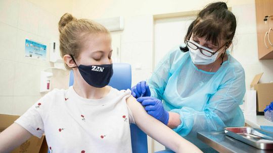 Ruszają szczepienia 12-latków przeciw COVID-19. Będą też szczepienia w szkołach